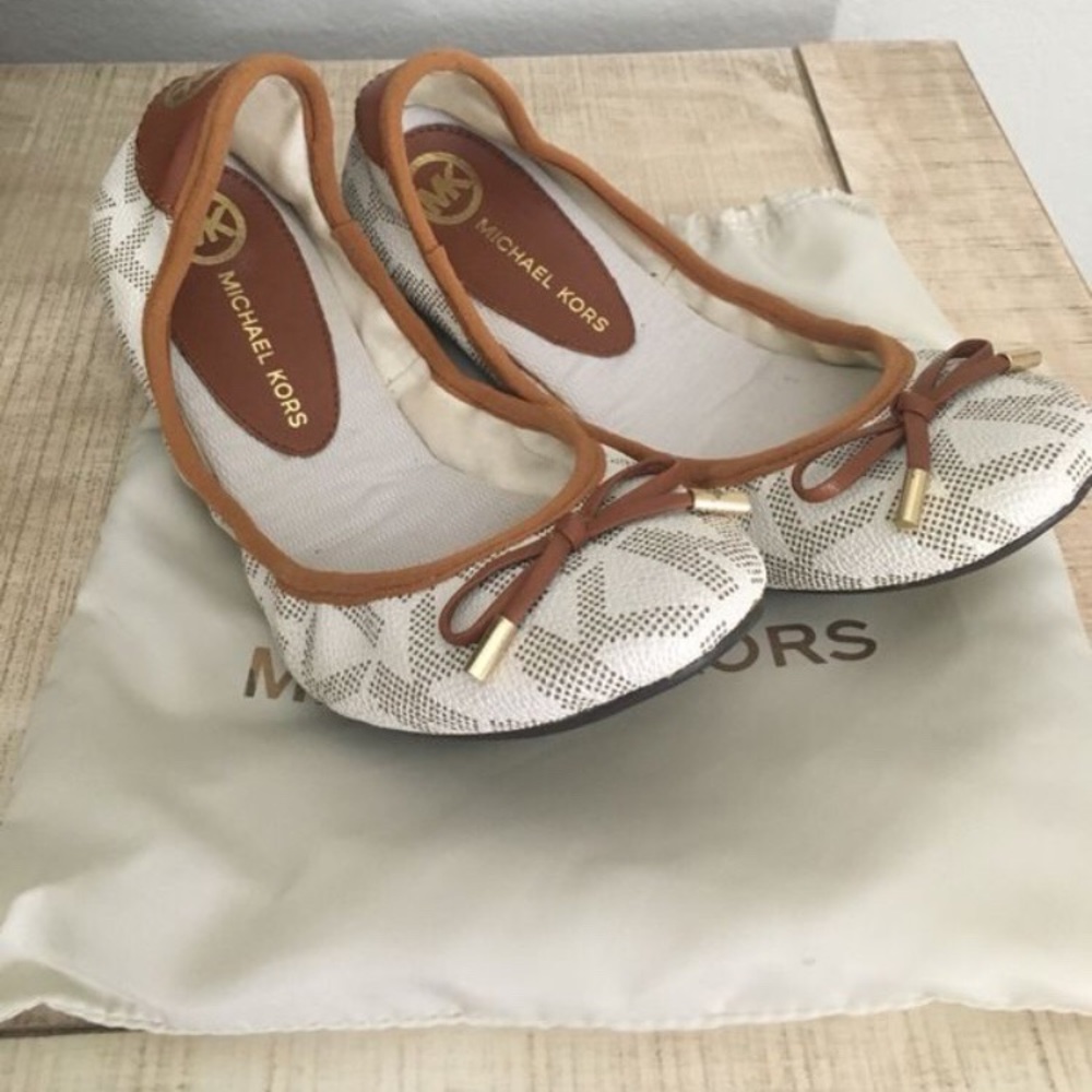 Micheal Kors flats